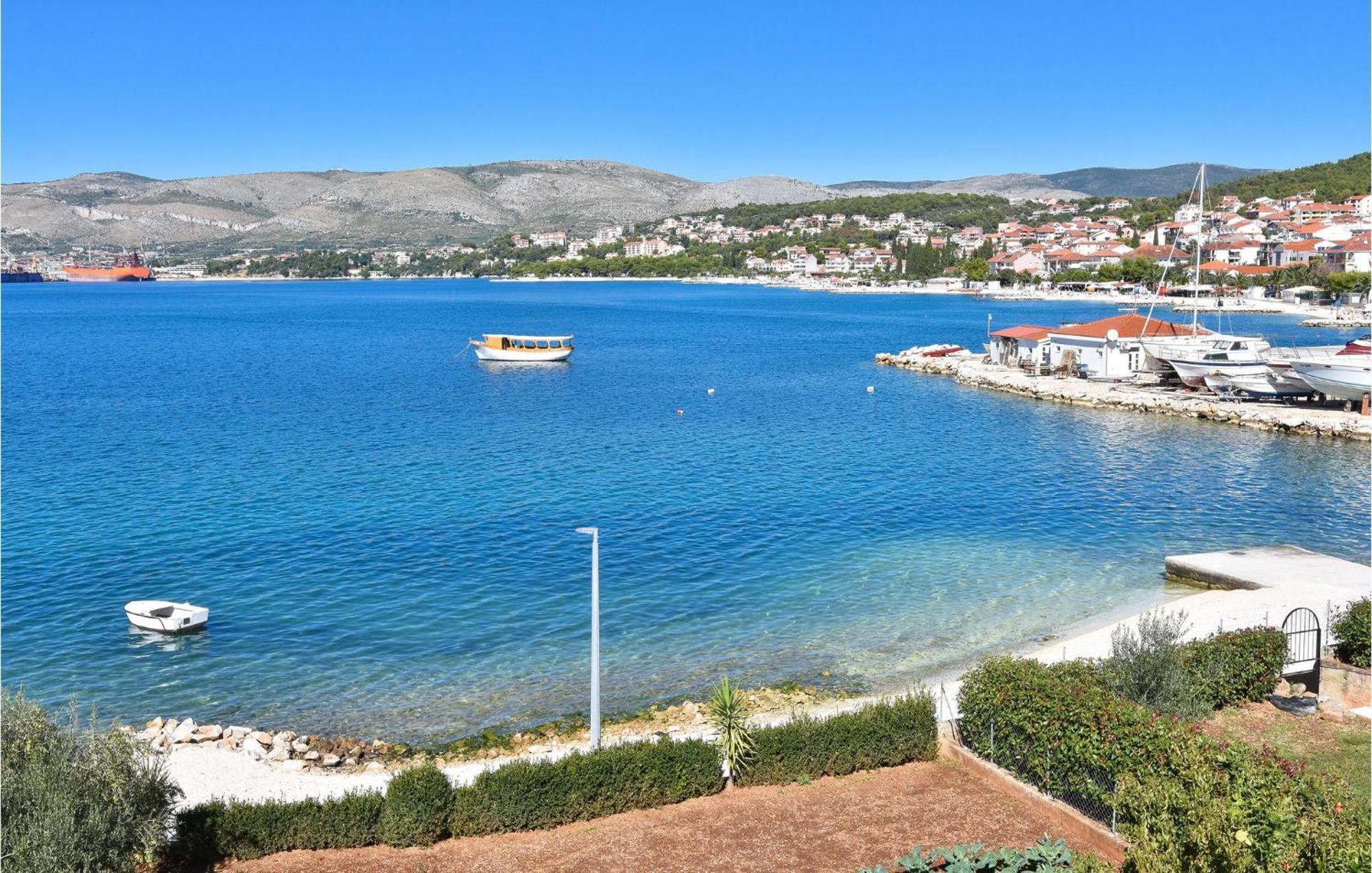 2 Bedroom Beautiful Apartment In Okrug Gornji Trogir Exteriér fotografie