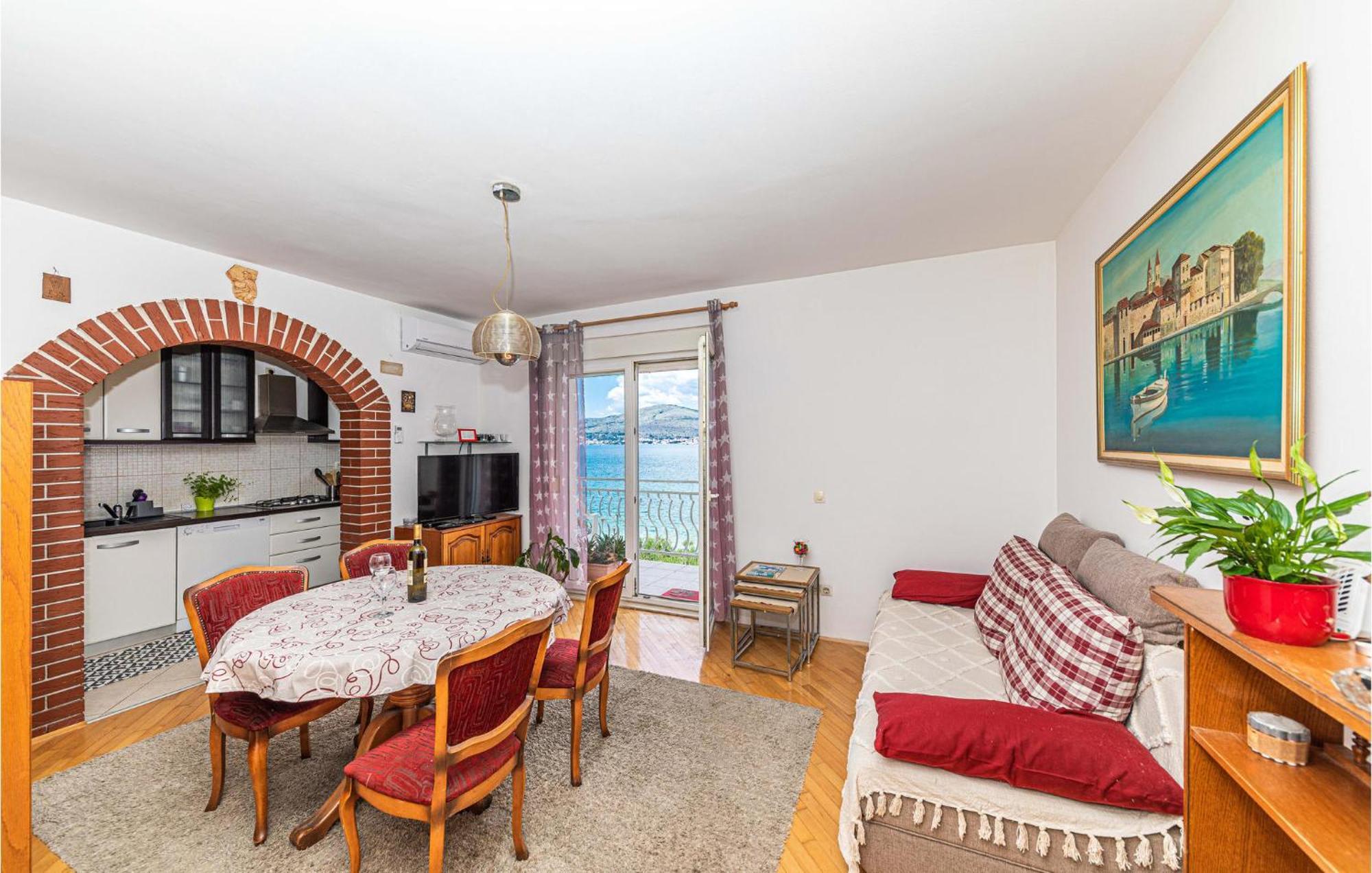 2 Bedroom Beautiful Apartment In Okrug Gornji Trogir Exteriér fotografie