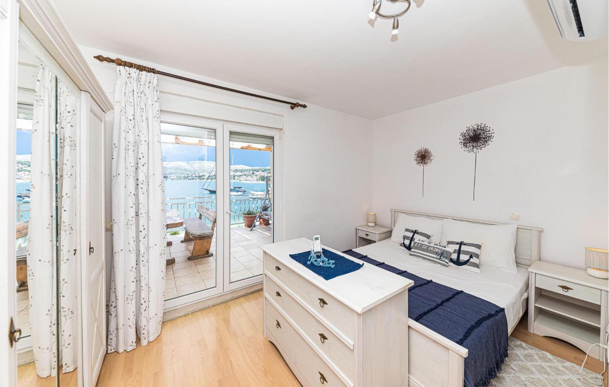 2 Bedroom Beautiful Apartment In Okrug Gornji Trogir Exteriér fotografie