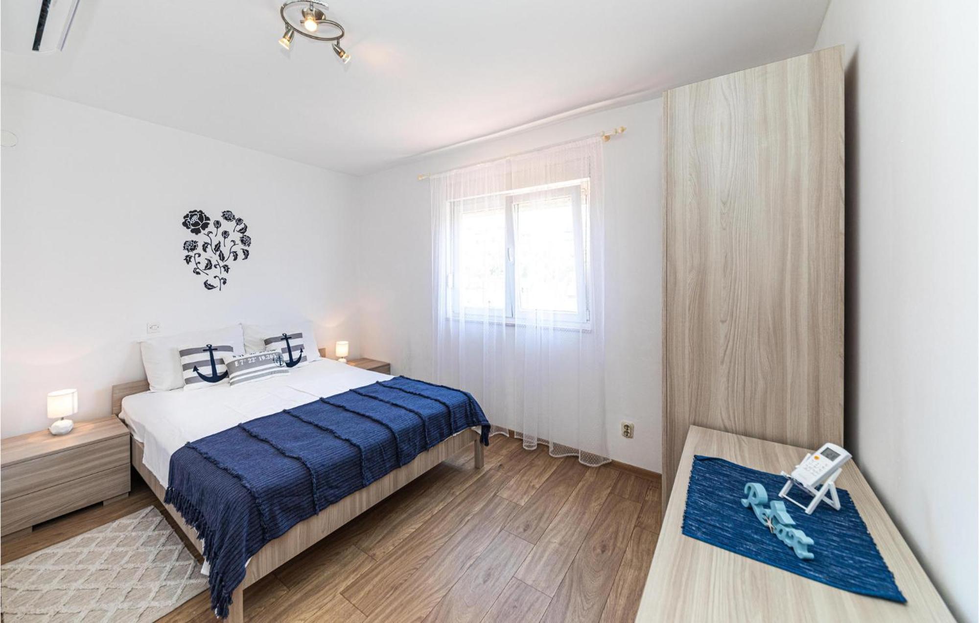 2 Bedroom Beautiful Apartment In Okrug Gornji Trogir Exteriér fotografie